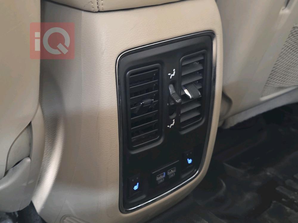 جیپ گراند شیرۆکی